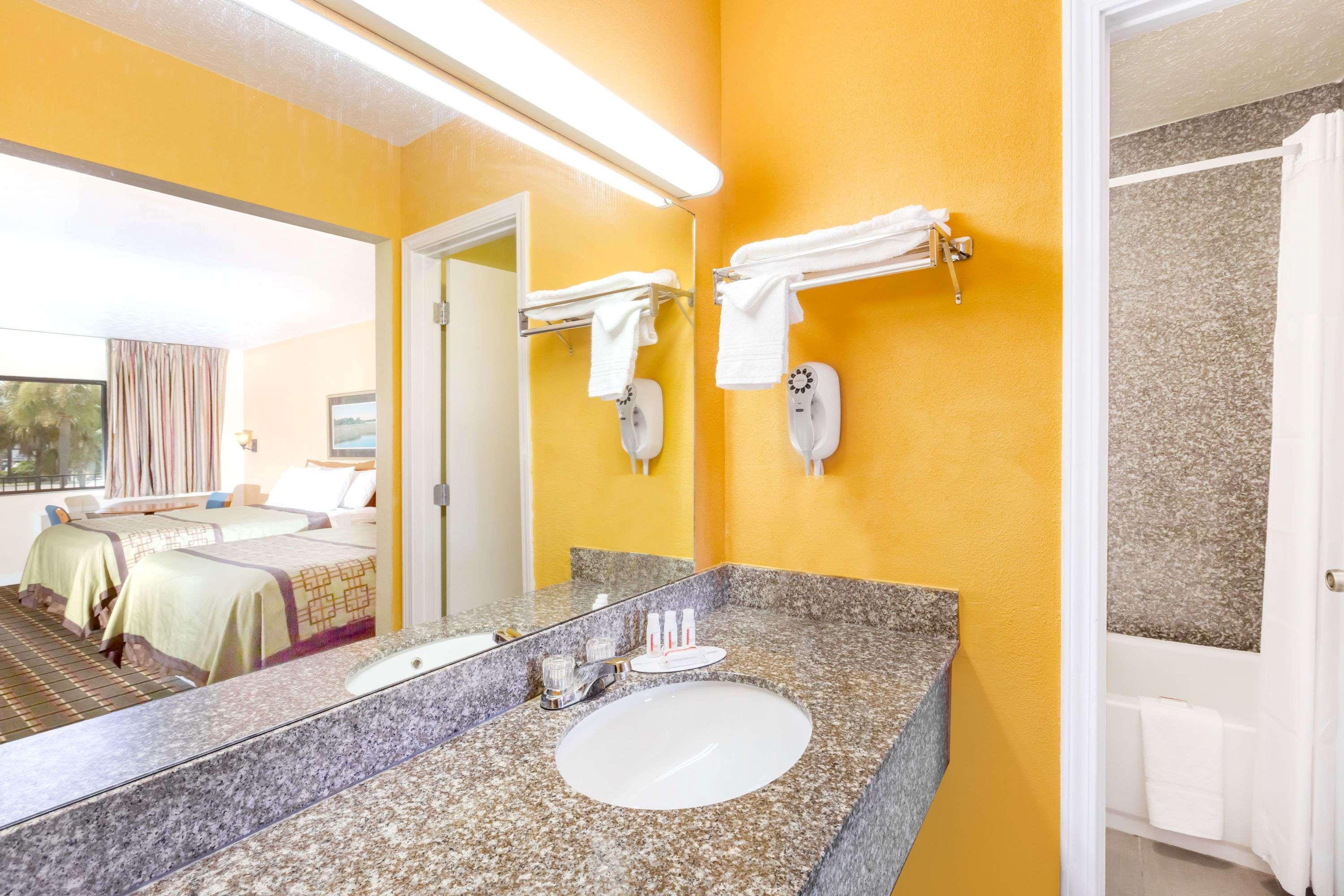 Days By Wyndham Hotel